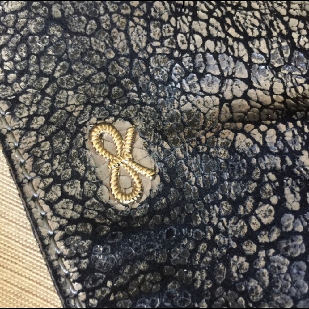 Keeping💁🏼‍♀️Anya Hindmarch Crackled Distressed - Picture 5 of 8